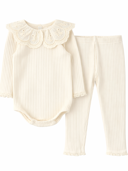 Prążkowane legginsy z koronką -kremowe