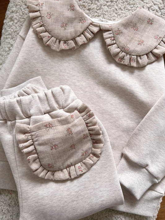 Dresowe spodnie z kontrastową kieszonką na pupie