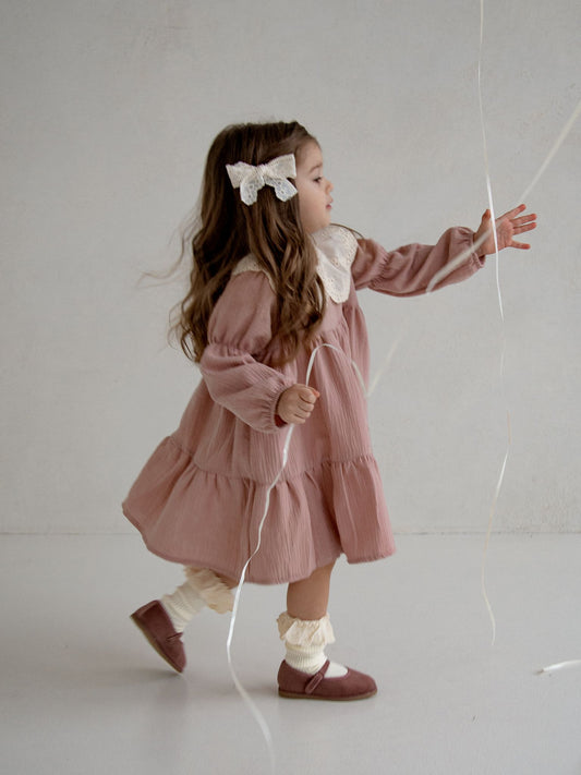 Muślinowa sukienka z rozkloszowanym dołem