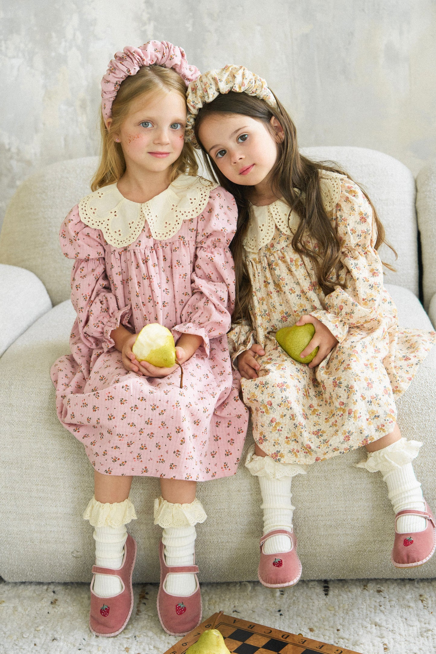 Sukienka w kwiatuszki beżowa