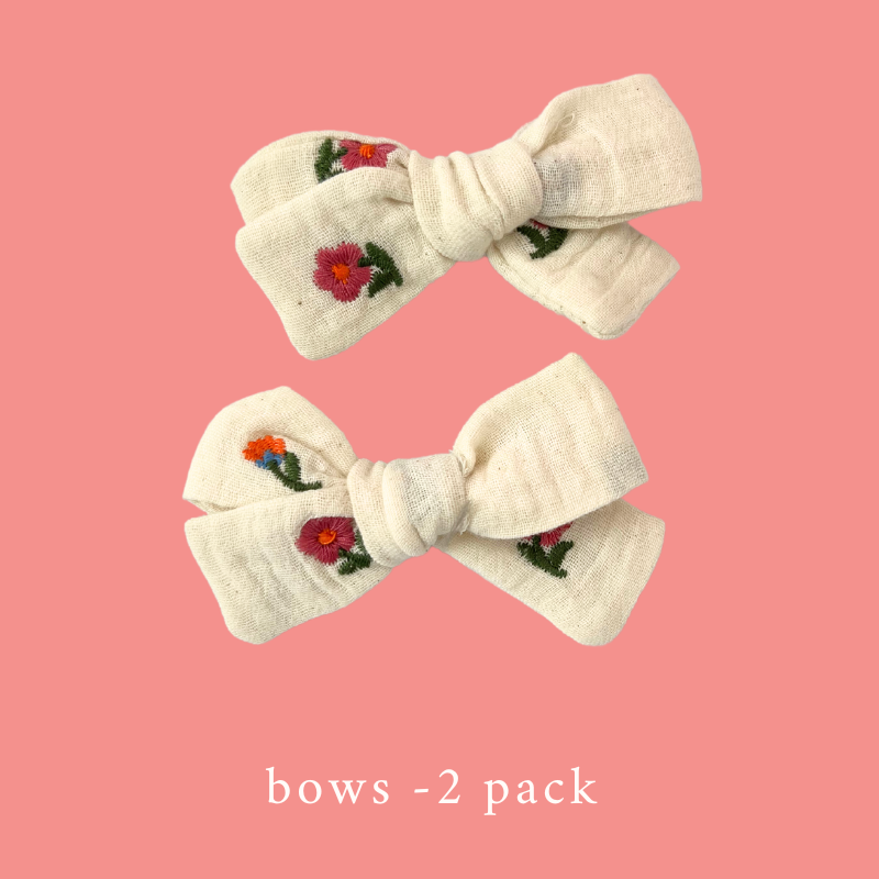 Komplet spinek z haftem- 2 kolory