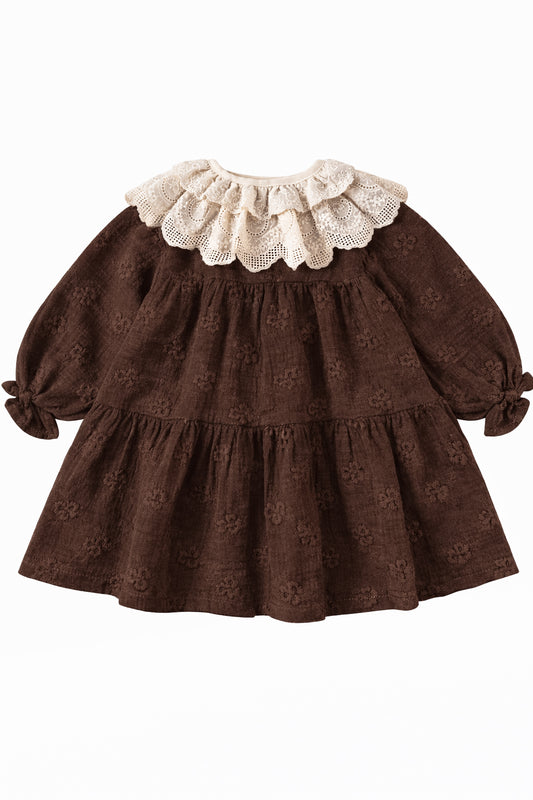 Haftowana sukienka z koronkowym kołnierzem - kremowa