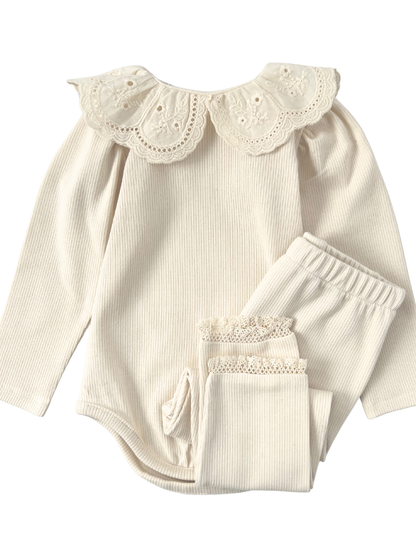 Prążkowane legginsy z koronką -kremowe