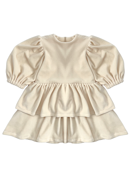 Welurowa sukienka z falbankami i kokardą- kremowa