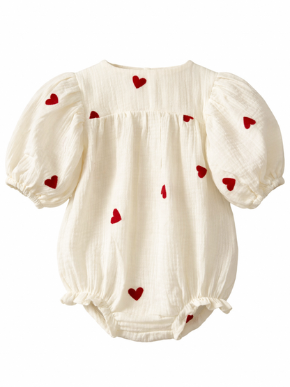 LOVE Bawełniany rampers w serca - kremowy