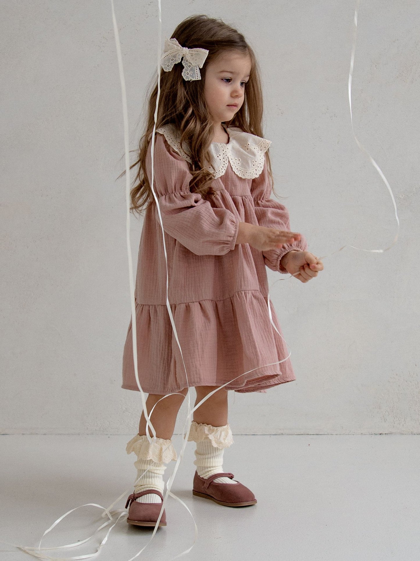 Muślinowa sukienka z rozkloszowanym dołem