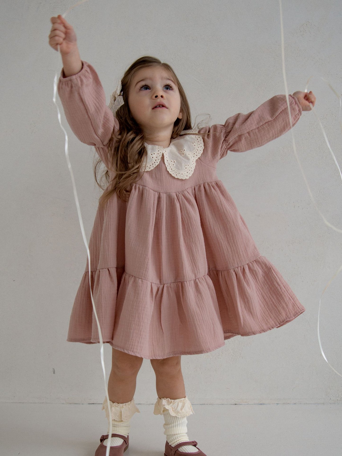 Muślinowa sukienka z rozkloszowanym dołem