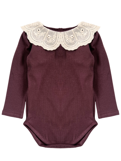 Prążkowane body/bluzka z koronkowym kołnierzykiem -bordowe