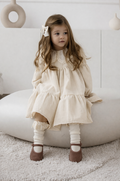 Muślinowa sukienka z rozkloszowanym dołem kremowa