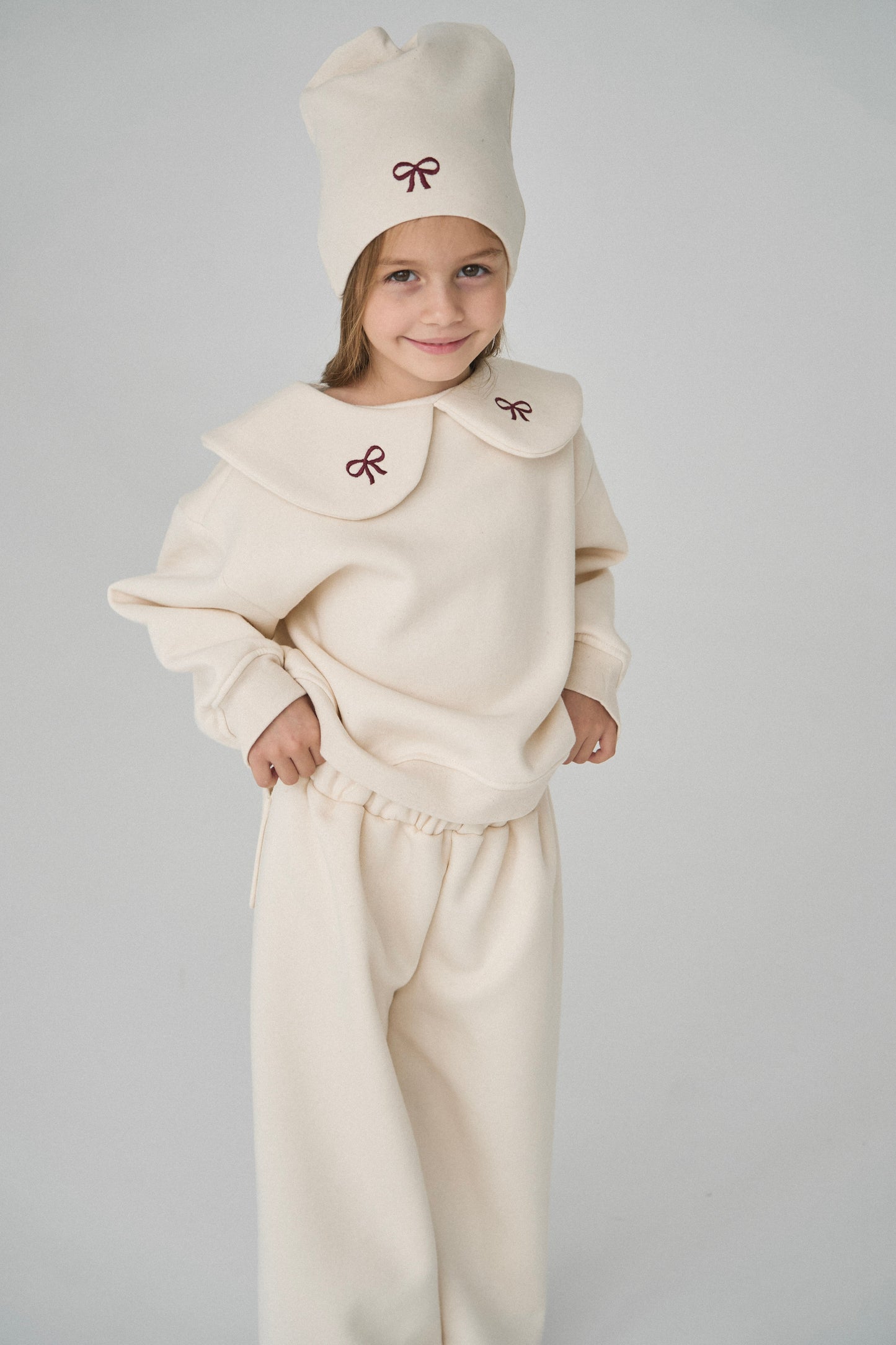 Dres kremowy z kokardkami