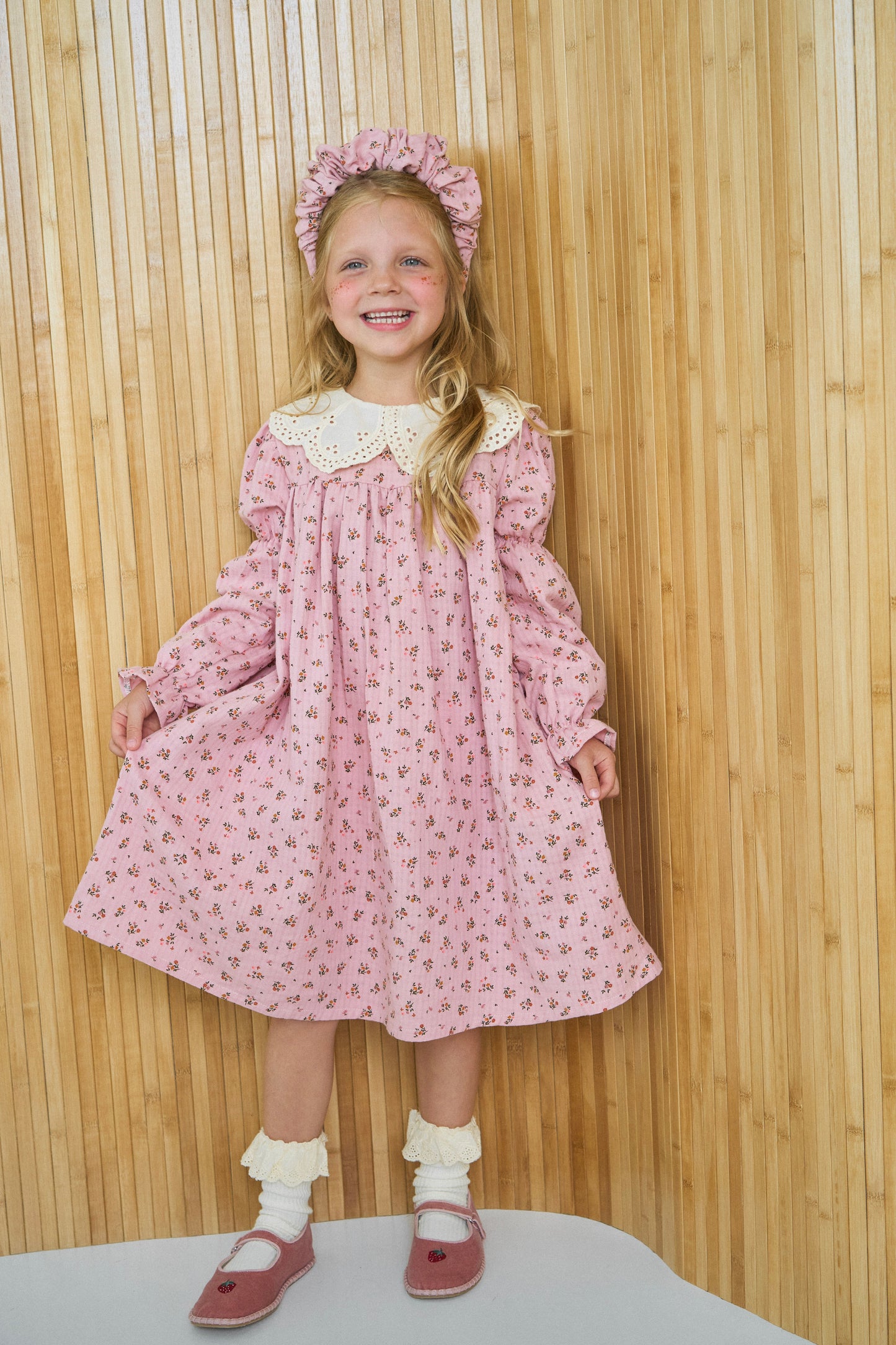 Sukienka w kwiatuszki różowa