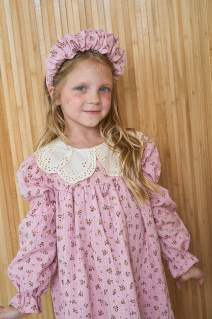 Sukienka w kwiatuszki różowa