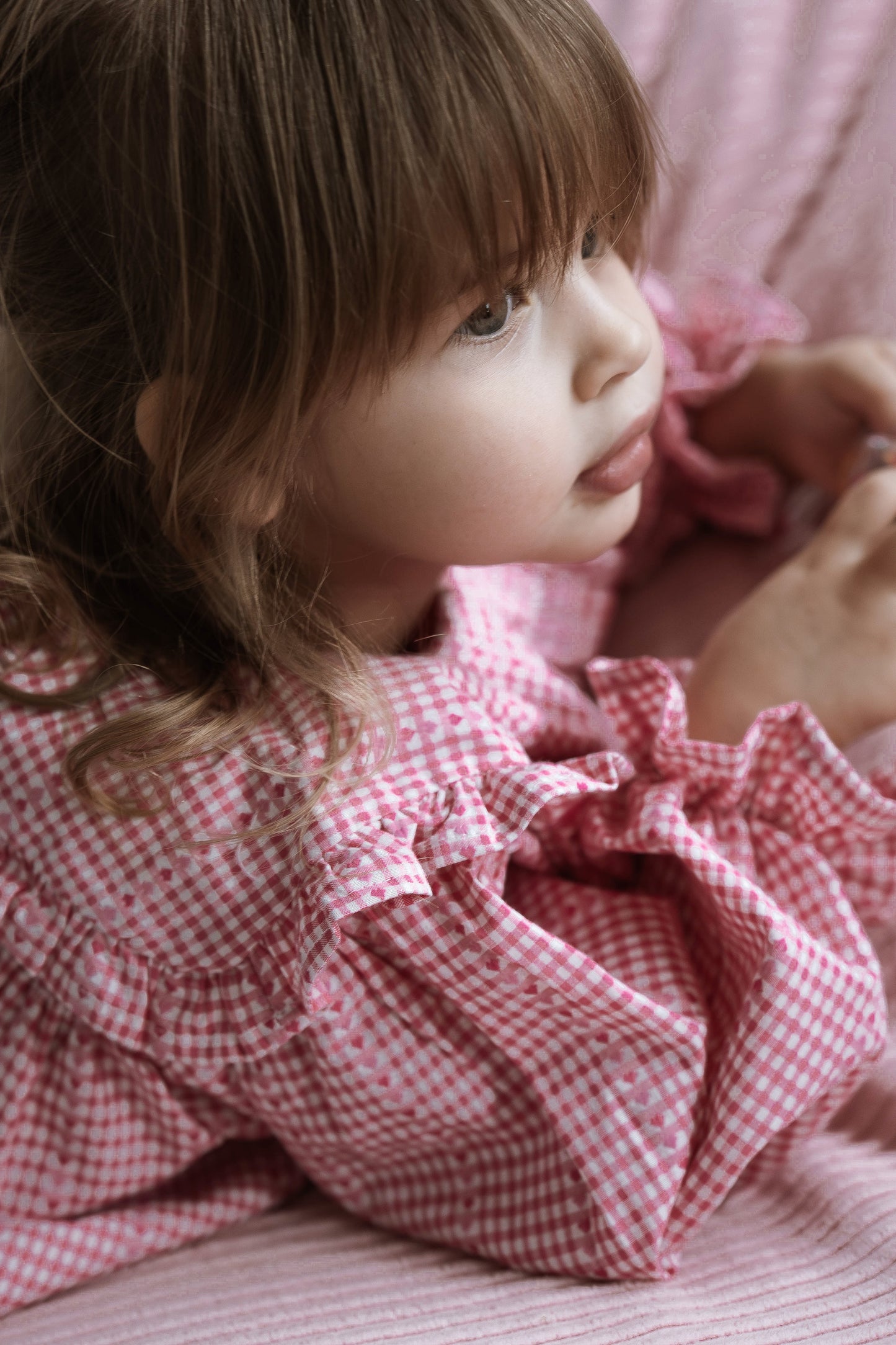 Sukienka w serduszka różowa