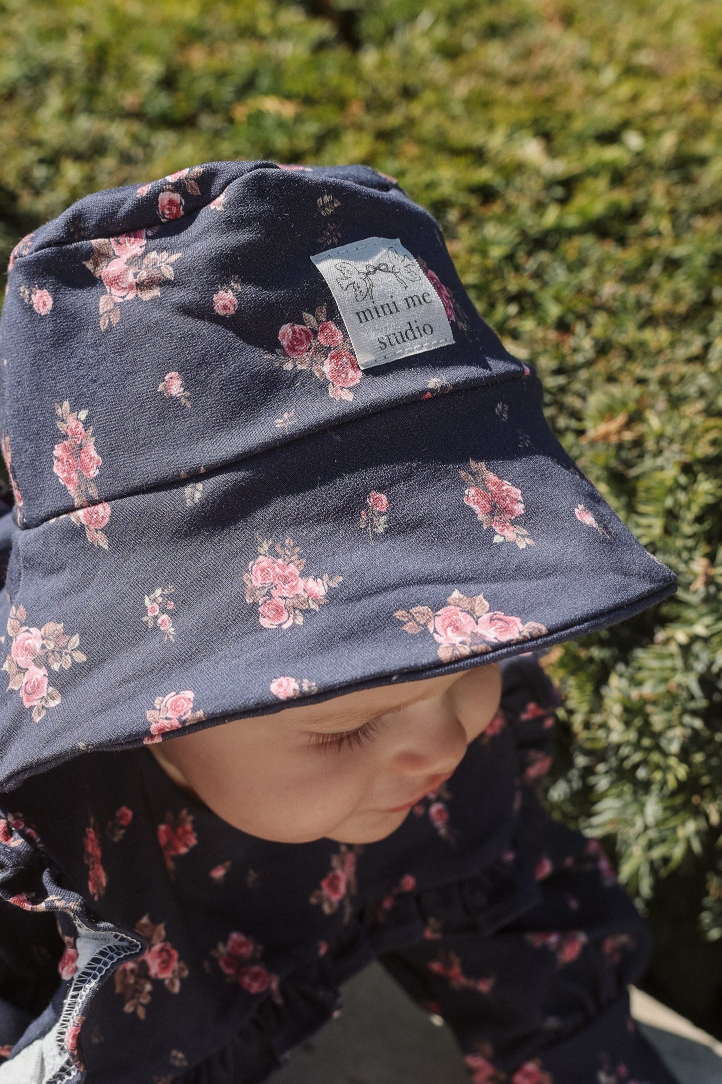 Granatowy kapelusz bucket hat