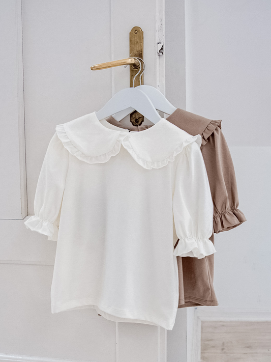 T-shirt z bufkami i kołnierzykiem